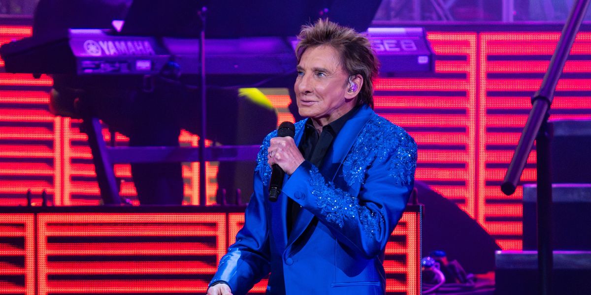 Barry Manilow fans rush to support 80-year-old as he cancels
farewell show on 'doctor's orders'