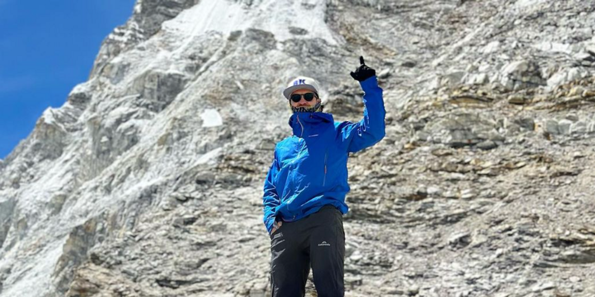 British climber missing in 'death zone' after ice fall on
Everest with rescue missions underway