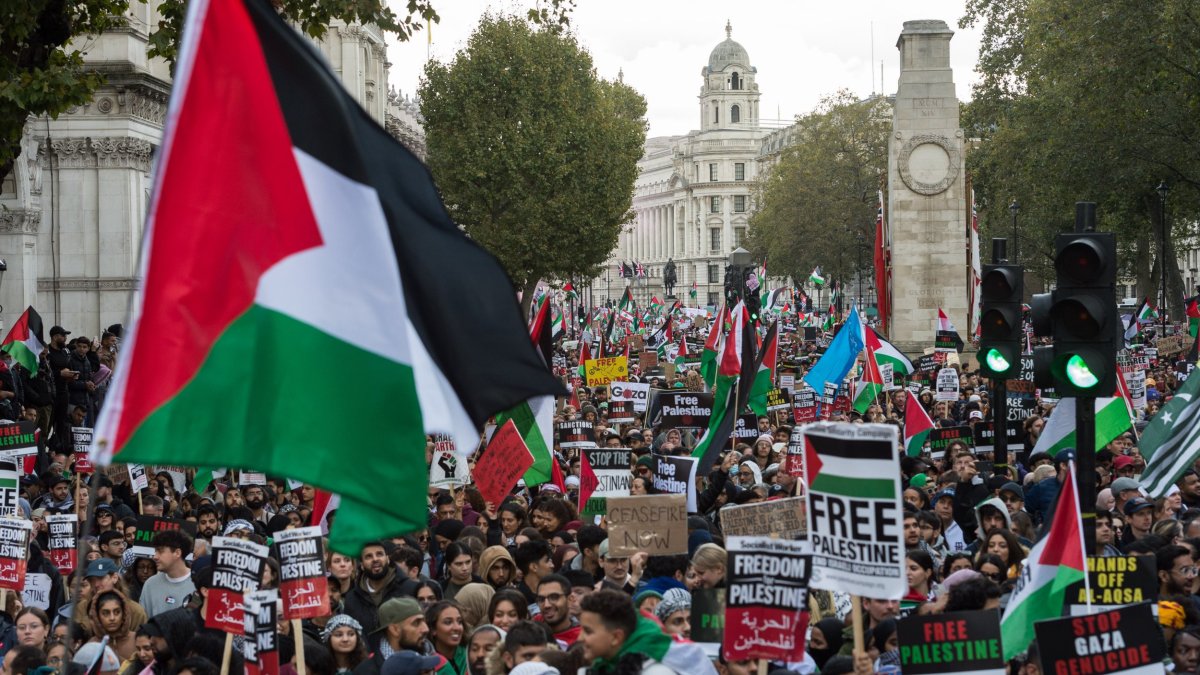 Labour would begin talks to recognise Palestine as a
state 