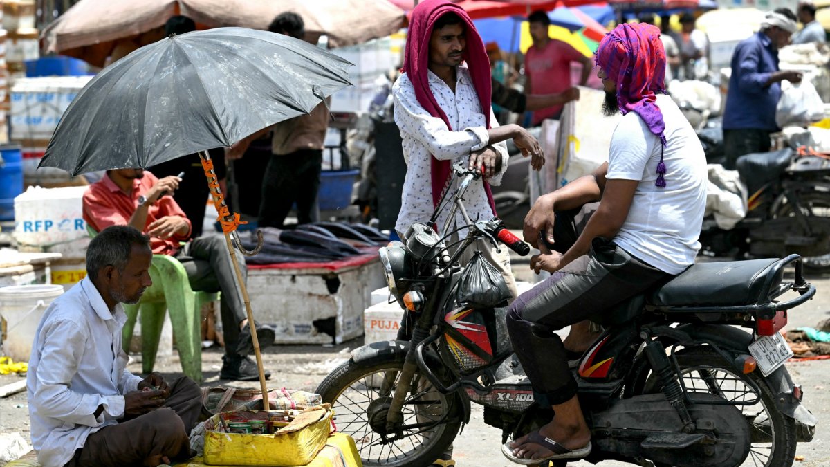 Temperature in Delhi hits record 52.3°C high amid blistering
heatwave